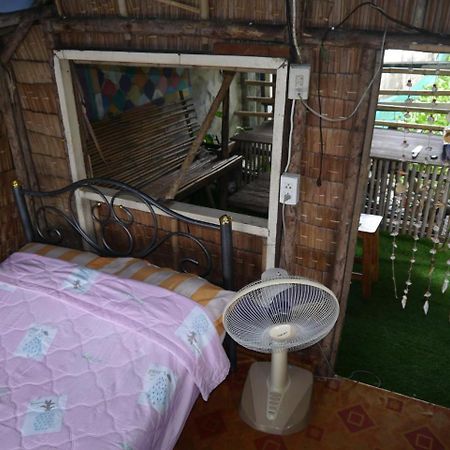 New Phiman Riverview Guesthouse Bangkok Exterior photo