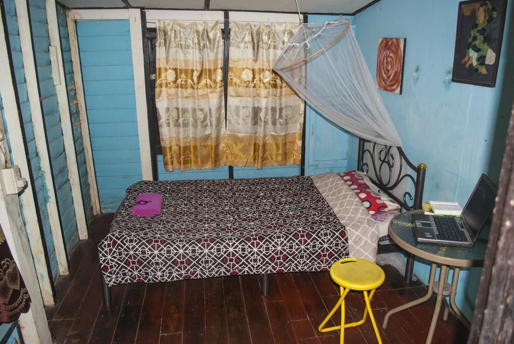 New Phiman Riverview Guesthouse Bangkok Exterior photo