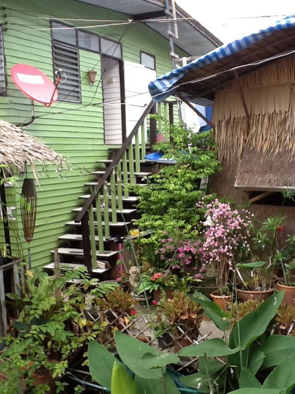 New Phiman Riverview Guesthouse Bangkok Exterior photo