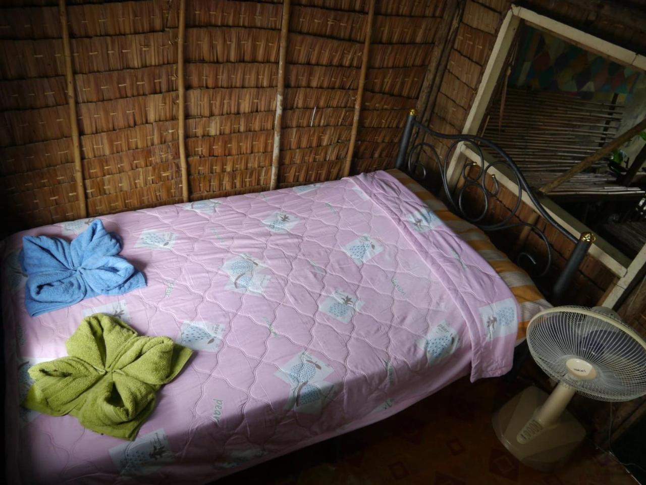 New Phiman Riverview Guesthouse Bangkok Exterior photo