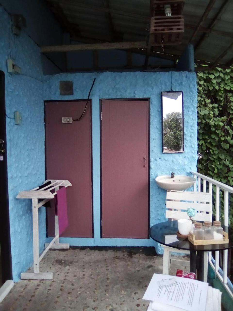 New Phiman Riverview Guesthouse Bangkok Exterior photo